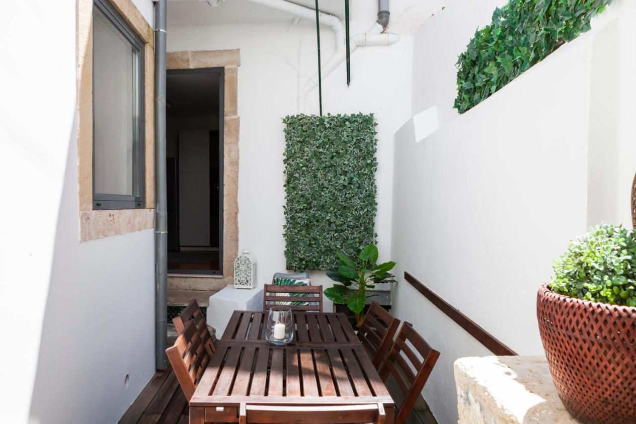 Alfama Terrace Apartment With Authentic XVIII Tiles And Historic Notes 3 Bedrooms & 2 Bathrooms Ac Lissabon Buitenkant foto