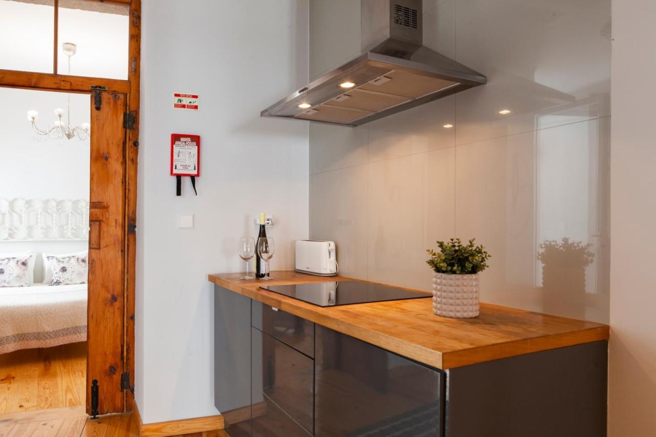 Alfama Terrace Apartment With Authentic XVIII Tiles And Historic Notes 3 Bedrooms & 2 Bathrooms Ac Lissabon Buitenkant foto