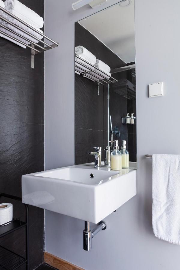 Alfama Terrace Apartment With Authentic XVIII Tiles And Historic Notes 3 Bedrooms & 2 Bathrooms Ac Lissabon Buitenkant foto
