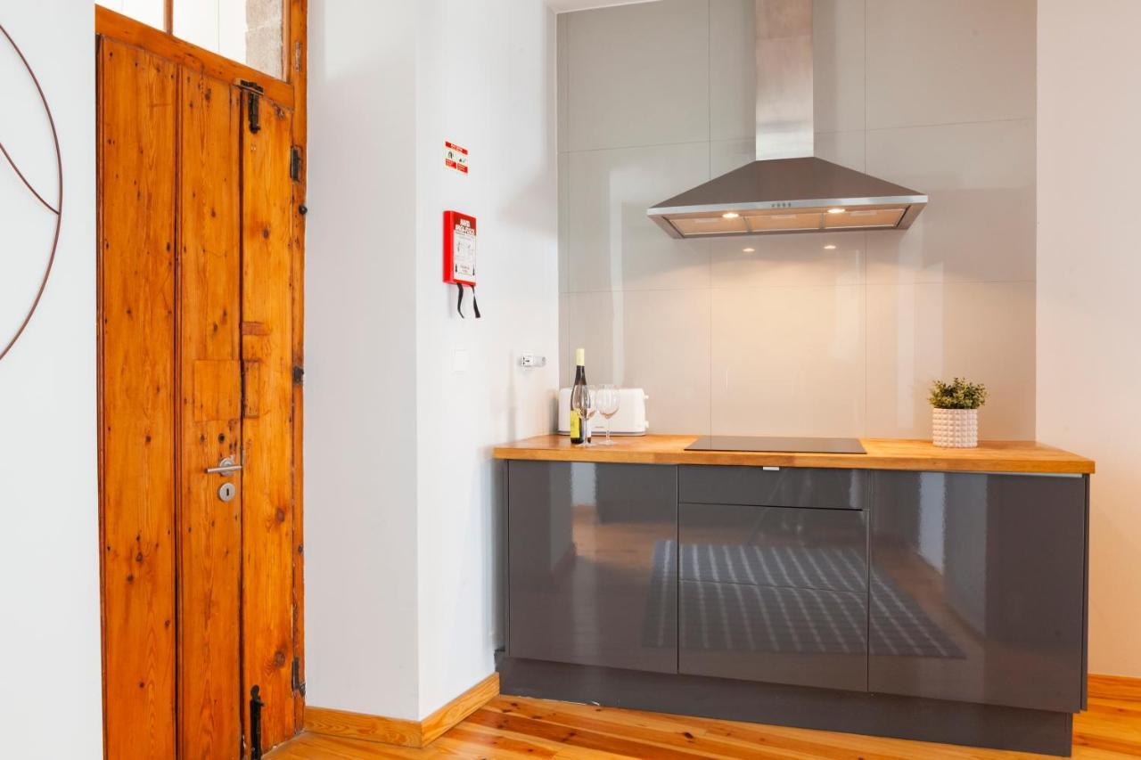 Alfama Terrace Apartment With Authentic XVIII Tiles And Historic Notes 3 Bedrooms & 2 Bathrooms Ac Lissabon Buitenkant foto